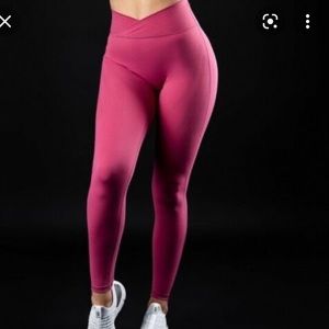 Alphalete surface path laser cut legging - rose